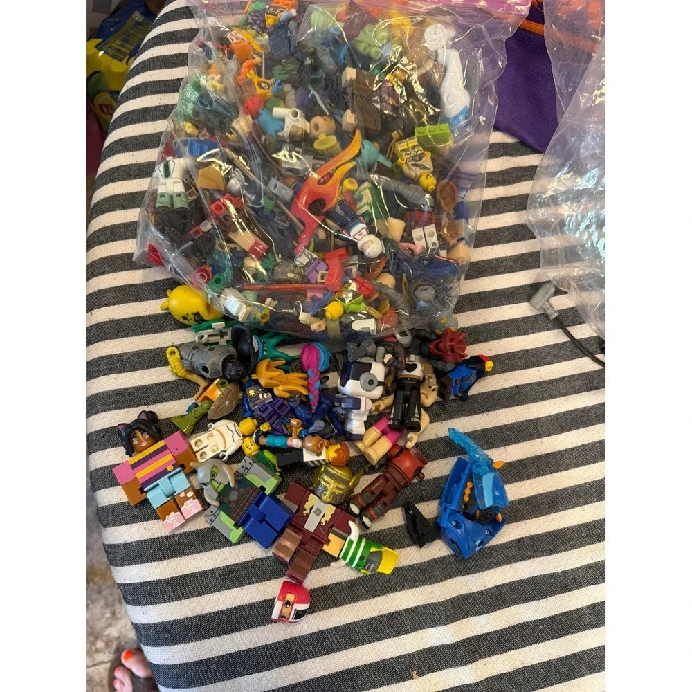 Bulk lot 30+ lbs. loose LEGO building blocks and mini figures